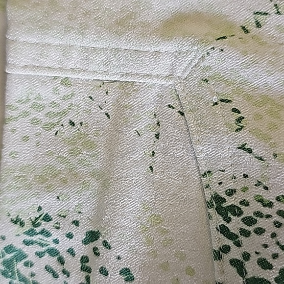 Robell women's stretch summer print ankle pants. Size 8. Green and white. - Picture 6 of 9